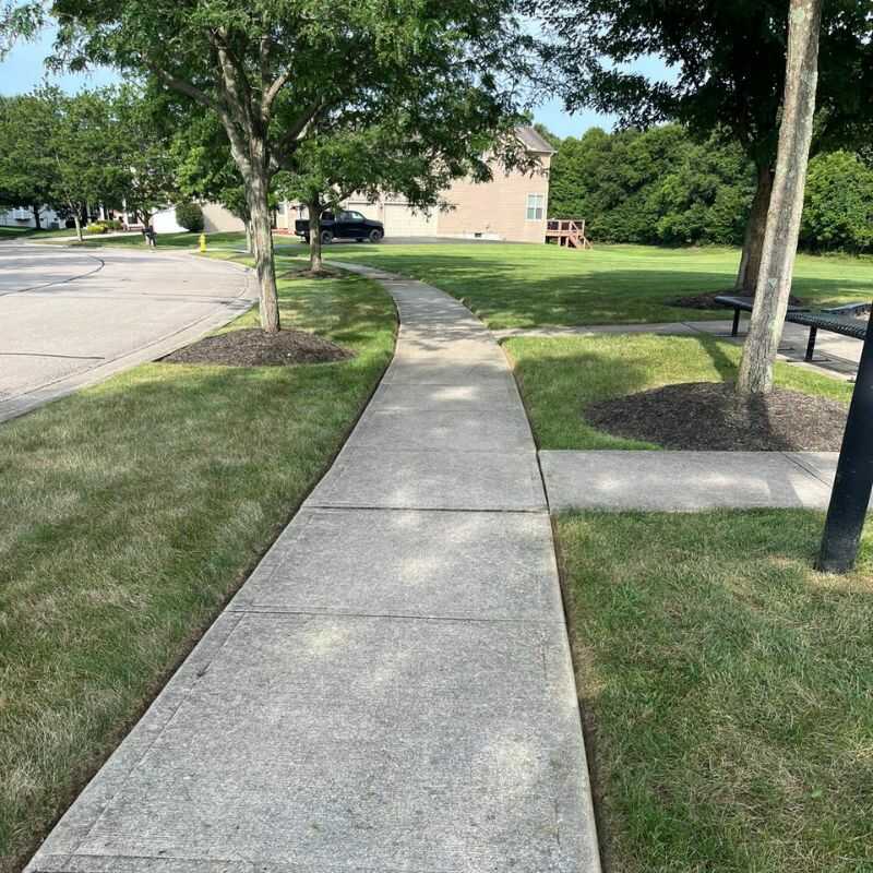 Specialist Landscaping & Lawn Care in Columbus, OH-6 BROTHERS LAWNCARE & HARDSCAPES LLC (3)